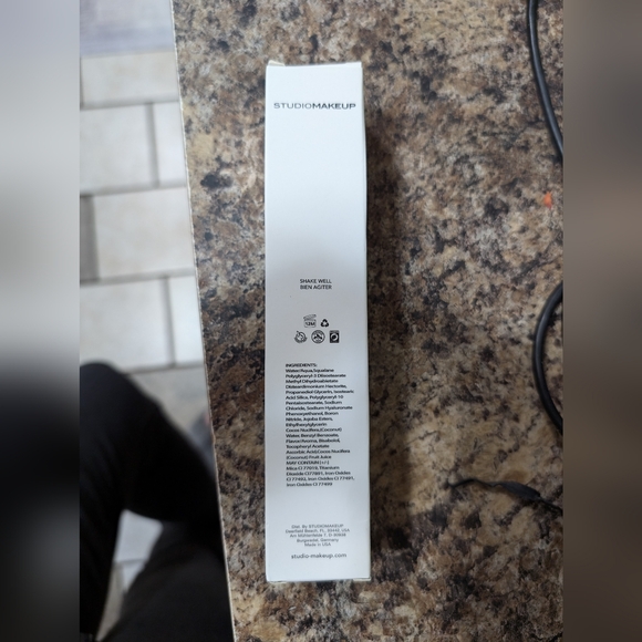 Tinted Moisturizer in Honey Light 1.5fl.oz. 42mL - Picture 6 of 11